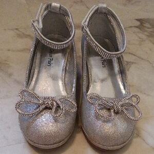 Dream Pairs Silver Glitter Dress Shoes with Rhinestone Bow